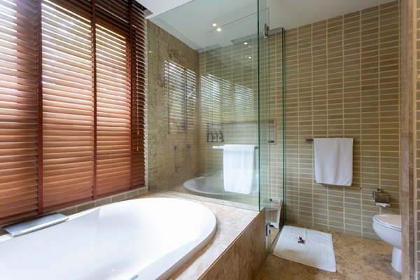 Villa Lotus Bathroom Four with Bathtub | Maenam, Koh Samui
