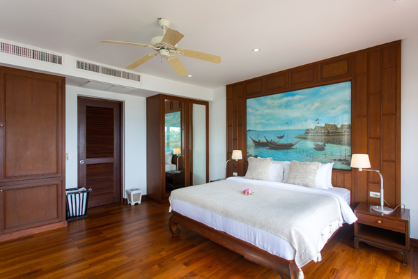 Villa Lotus Bedroom Six with Side Lamps | Maenam, Koh Samui
