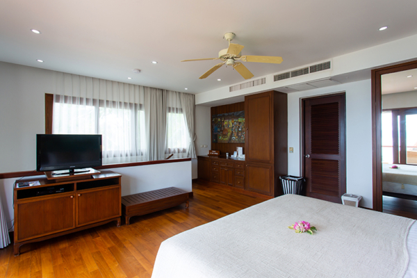 Villa Lotus Bedroom Six with Wooden Floor | Maenam, Koh Samui
