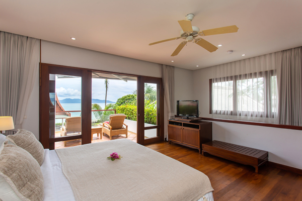Villa Lotus Bedroom Six with Wooden Floor and TV | Maenam, Koh Samui