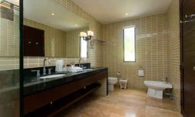 Villa Lotus Bathroom Six with Mirror | Maenam, Koh Samui