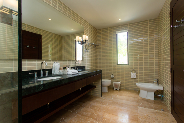 Villa Lotus Bathroom Six with Mirror | Maenam, Koh Samui