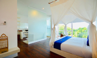 Villa L Bedroom with Ensuite Bathroom | Sengigi, Lombok