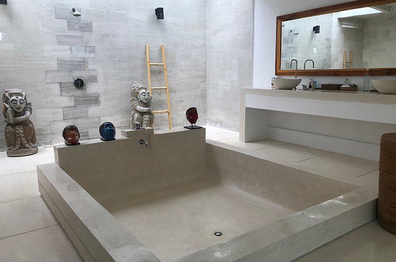 Villa L Spacious Bathtub | Sengigi, Lombok