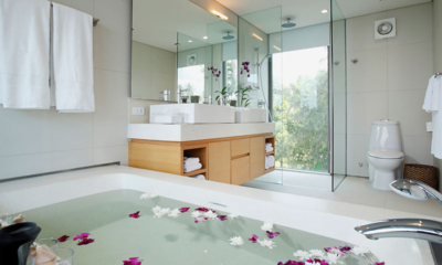Sava Beach Villas Villa Roxo En-Suite Bathroom | Natai, Phang Nga