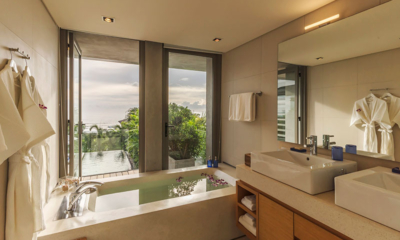 Sava Beach Villas Villa Roxo En-Suite Bathroom with Bathtub | Natai, Phang Nga