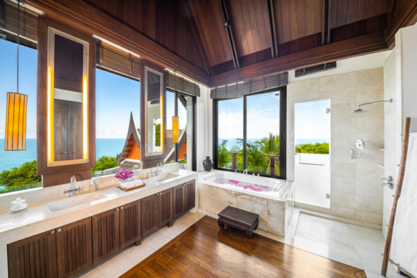 Villa Aye Master Bathroom One with Bathtub | Kamala, Phuket