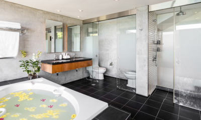 Villa Viman Master Bathroom with Bathtub and Shower | Kamala, Phuket