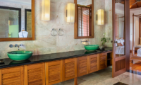 Villa Yang Som Vanity with Mirror | Surin, Phuket