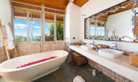 Baan Jakawan Bathtub with Rose Petals | Chaweng, Koh Samui