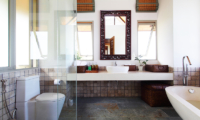 Baan Jakawan Bathroom with Bathtub | Chaweng, Koh Samui