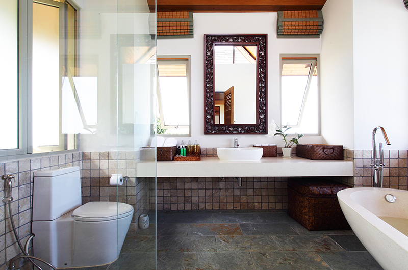 Baan Jakawan Bathroom with Bathtub | Chaweng, Koh Samui