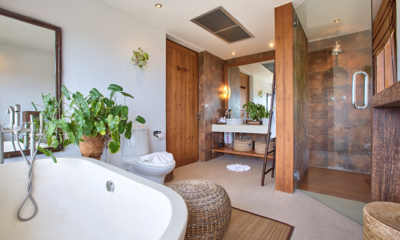 Ban Lealay Bathroom Two with Bathtub | Bophut, Koh Samui