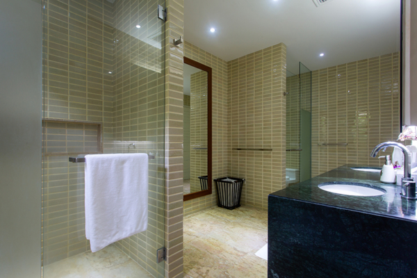 Villa Frangipani Bathroom Five with Mirror | Maenam, Koh Samui
