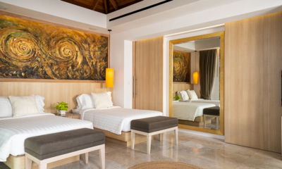 Villa Sila Twin Bedroom with Mirror | Koh Samui, Thailand