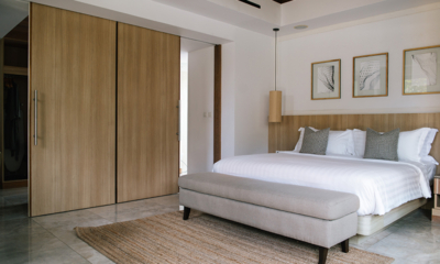 Villa Sila Bedroom with Paintings | Maenam, Koh Samui