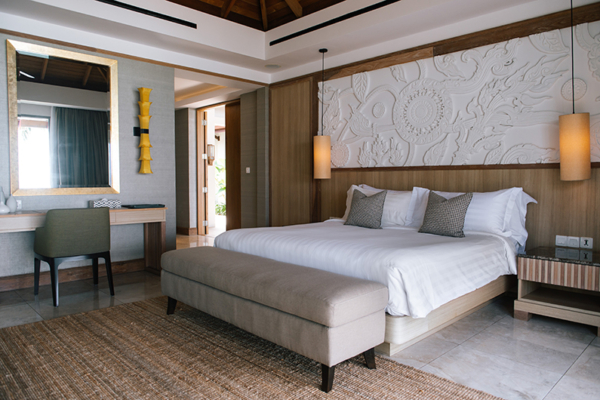 Villa Wayu Bedroom with Hanging Lamps and Study Area | Maenam, Koh Samui