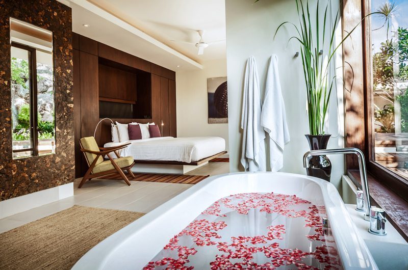 Villa Hin Samui Bedroom and En-suite Bathtub | Bophut, Koh Samui