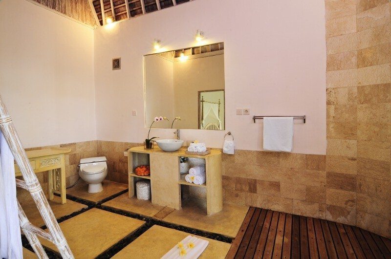 Villa Jolanda Bathroom|Seminyak, Bali