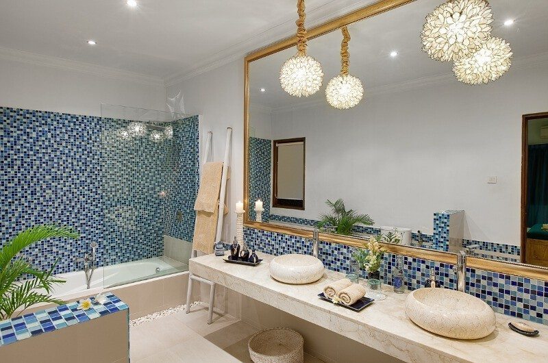 Villa Sea Bathroom|Seminyak, Bali