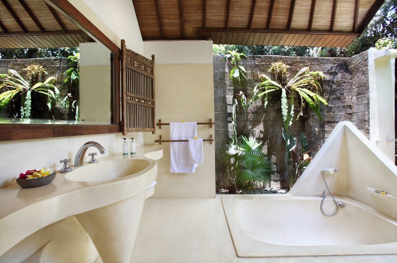 Villa Terang Bulan En-suite Bathroom | Seseh, Bali