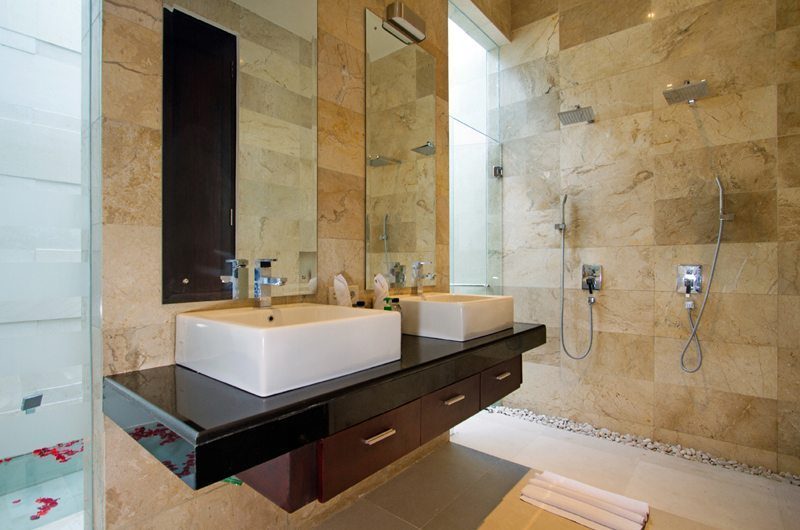 Villa Portsea En-suite Bathroom | Petitenget, Bali