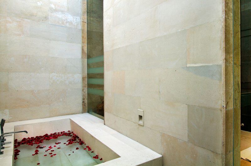 Villa Portsea Master Bathroom | Petitenget, Bali