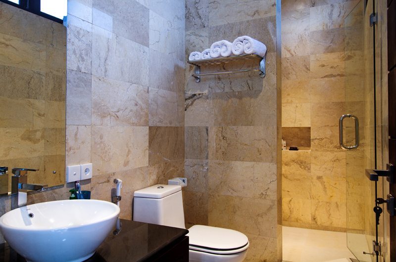 Villa Portsea Guest Bathroom | Petitenget, Bali