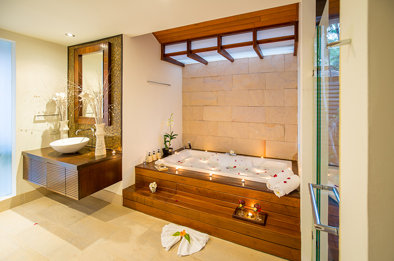 Baan Ban Buri Bathtub with Rose Petals | Bophut, Koh Samui
