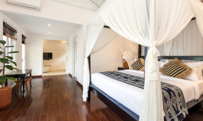 Villa Iluka Bedroom with Wooden Floor | Seminyak, Bali