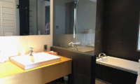 Akatsuki Bathroom with Bathtub | Hirafu, Niseko