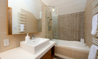Annabel Bathroom Area | Hirafu, Niseko