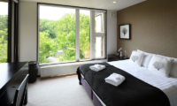 Big Valley Bedroom with Table | Hirafu, Niseko