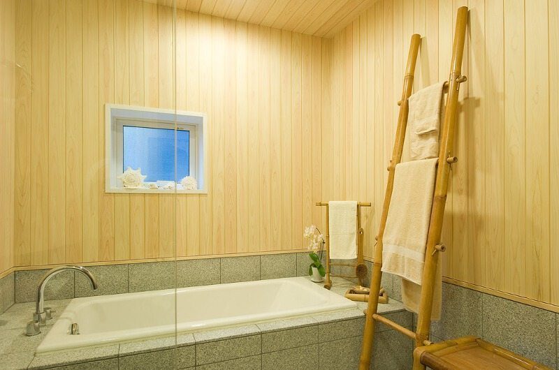 Chalet Murasaki Bathroom | Upper Hirafu Village, Niseko