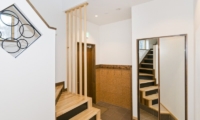 Hana & Jo Staircase | Hirafu Izumikyo 2, Niseko
