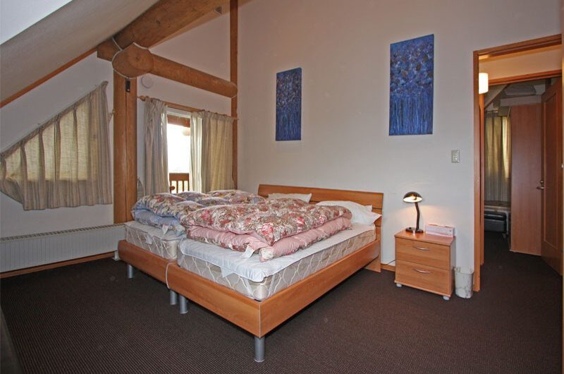 Kabayama Log House Bedroom | Hirafu St Moritz, Niseko