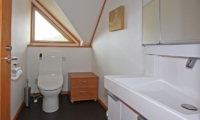 Kabayama Log House Bathroom | Hirafu St Moritz, Niseko