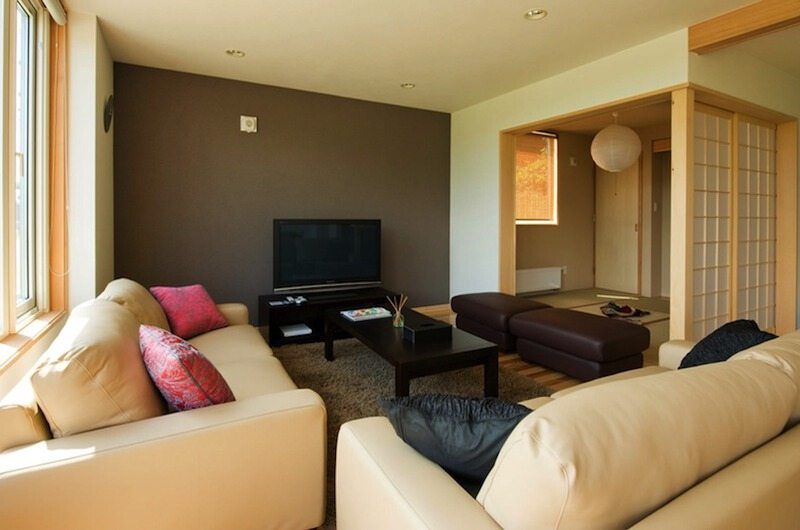 Oak Ridge Living Room | Hirafu Izumikyo 2, Niseko