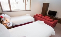 Toshokan Townhouses Twin Room | Middle Hirafu Village, Niseko