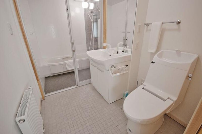 Toya Bathroom | Hirafu, Niseko