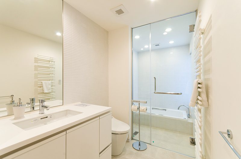 Forest Estate Master Bathroom | Middle Hirafu Village, Niseko