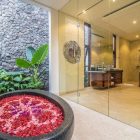 Freedom Villa Bathtub | Petitenget, Bali