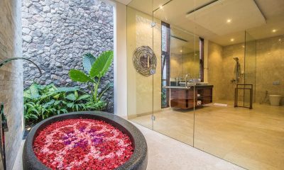 Freedom Villa Bathtub | Petitenget, Bali
