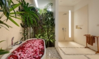 Villa Kyah En-suite Bathroom | Kerobokan, Bali