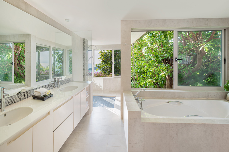 Baan Bon Khao Samui Master Bathroom with Bathtub | Choeng Mon, Koh Samui
