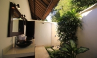 Kembali Villa En-suite Bathroom | Kubutambahan, Bali