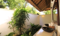 Kembali Villa Outdoor Bathroom | Kubutambahan, Bali