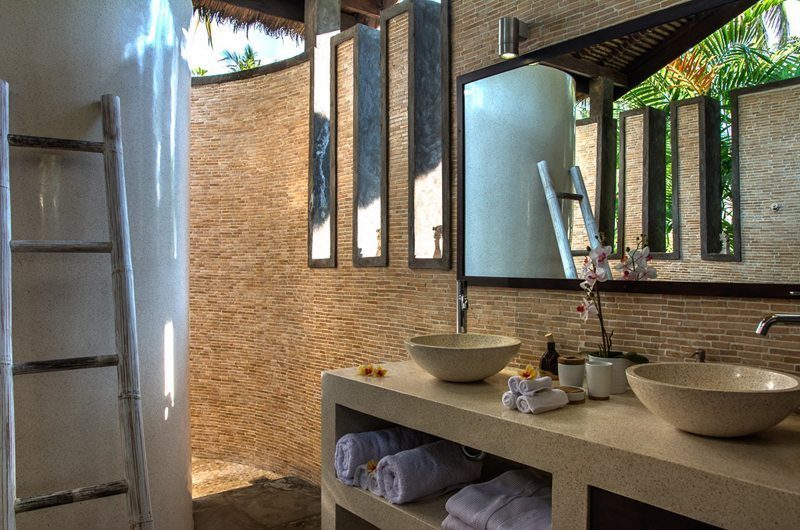 Villa Aparna Bathroom | Lovina, Bali