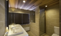 Greystone Bathroom One | Hirafu, Niseko