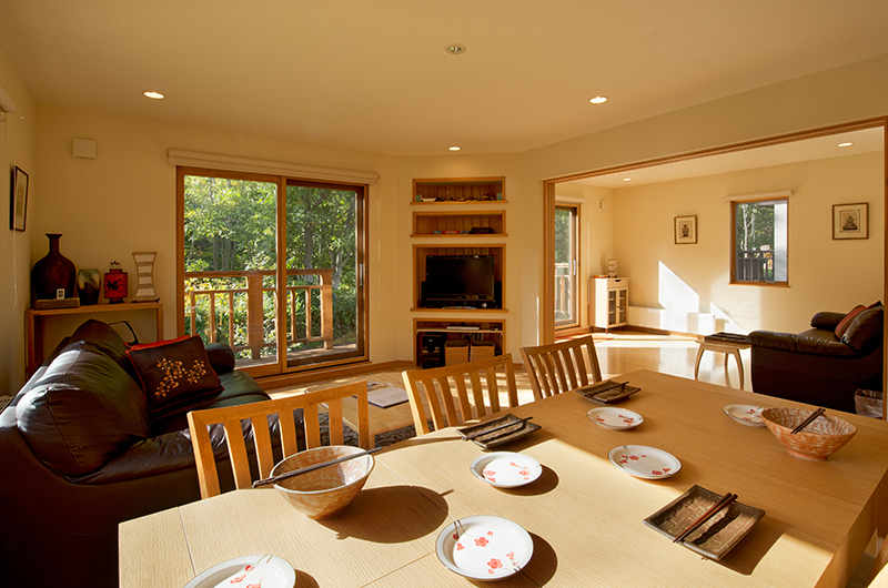 The Chalets At Country Resort Atsuma Dining Area | Hirafu, Niseko